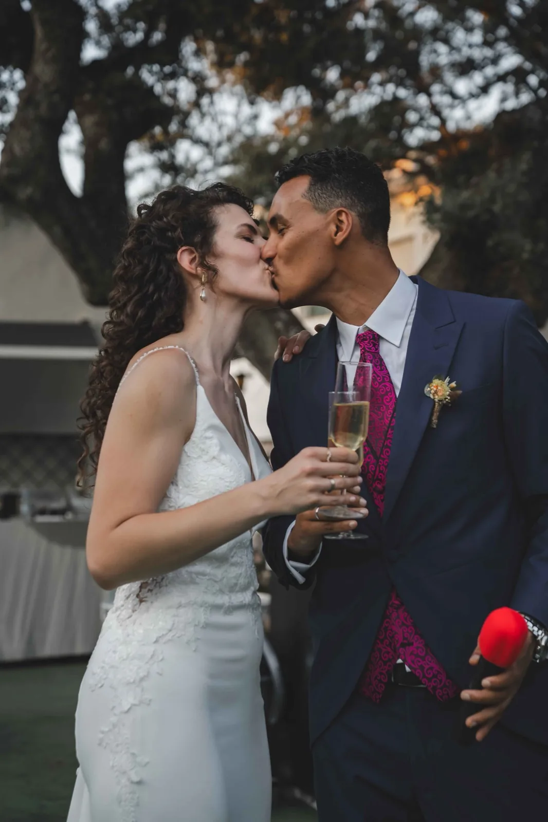 Relaxed couple session on the wedding day